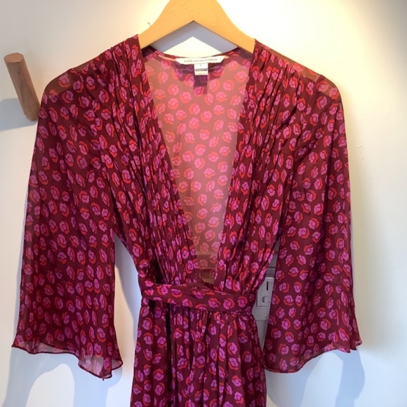 DVF Silk Wrap Dress size 4 - Picture 2 of 6